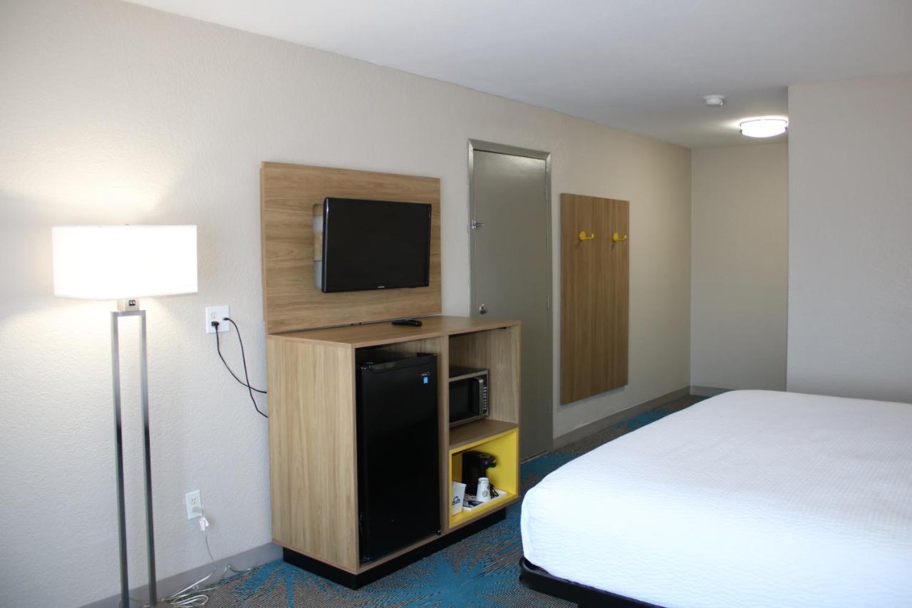 Days Inn By Wyndham Waco University Area Eksteriør billede