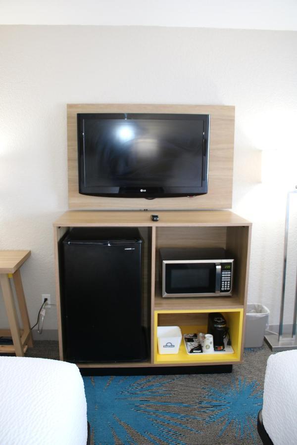 Days Inn By Wyndham Waco University Area Eksteriør billede