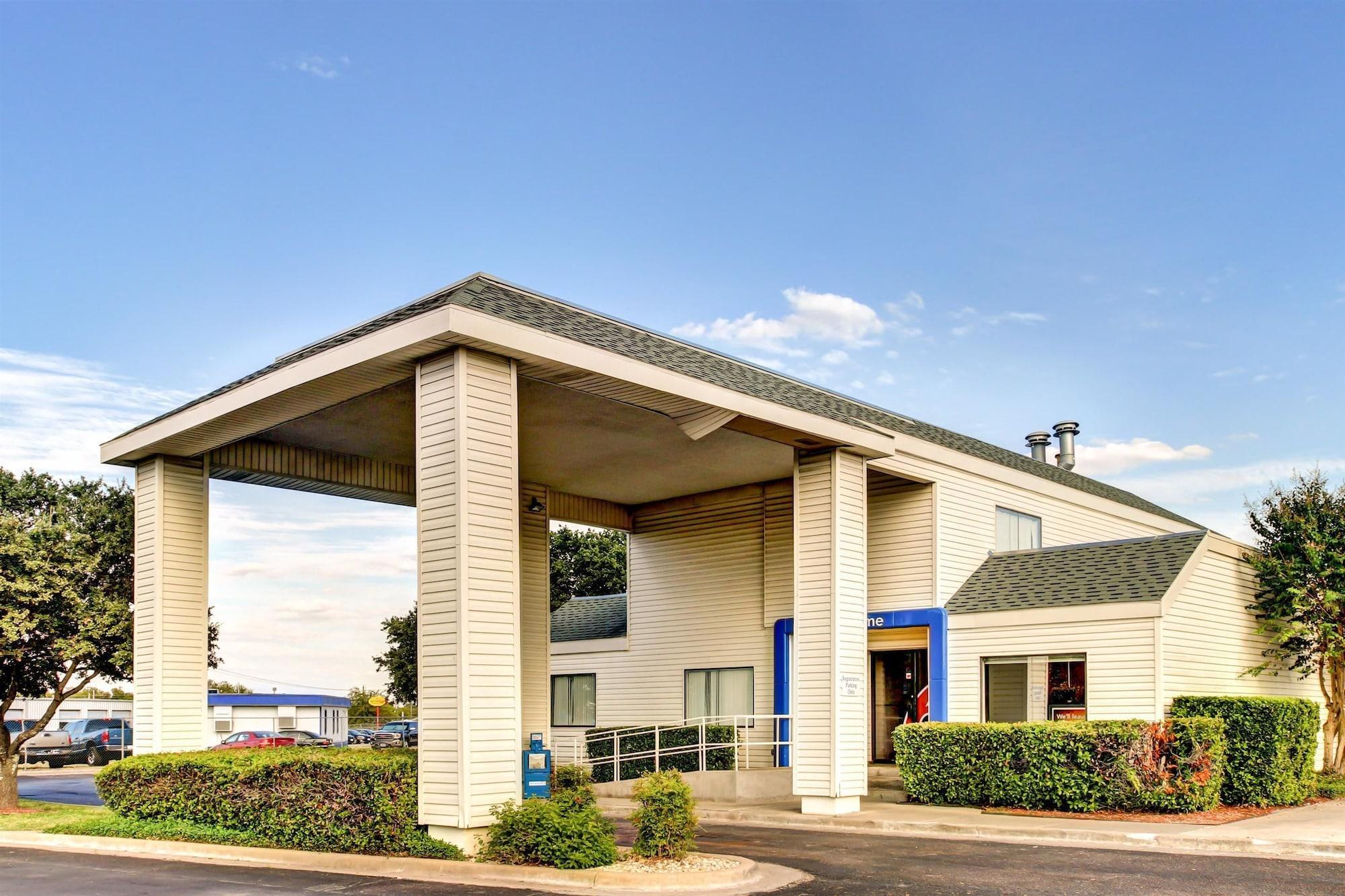 Days Inn By Wyndham Waco University Area Eksteriør billede