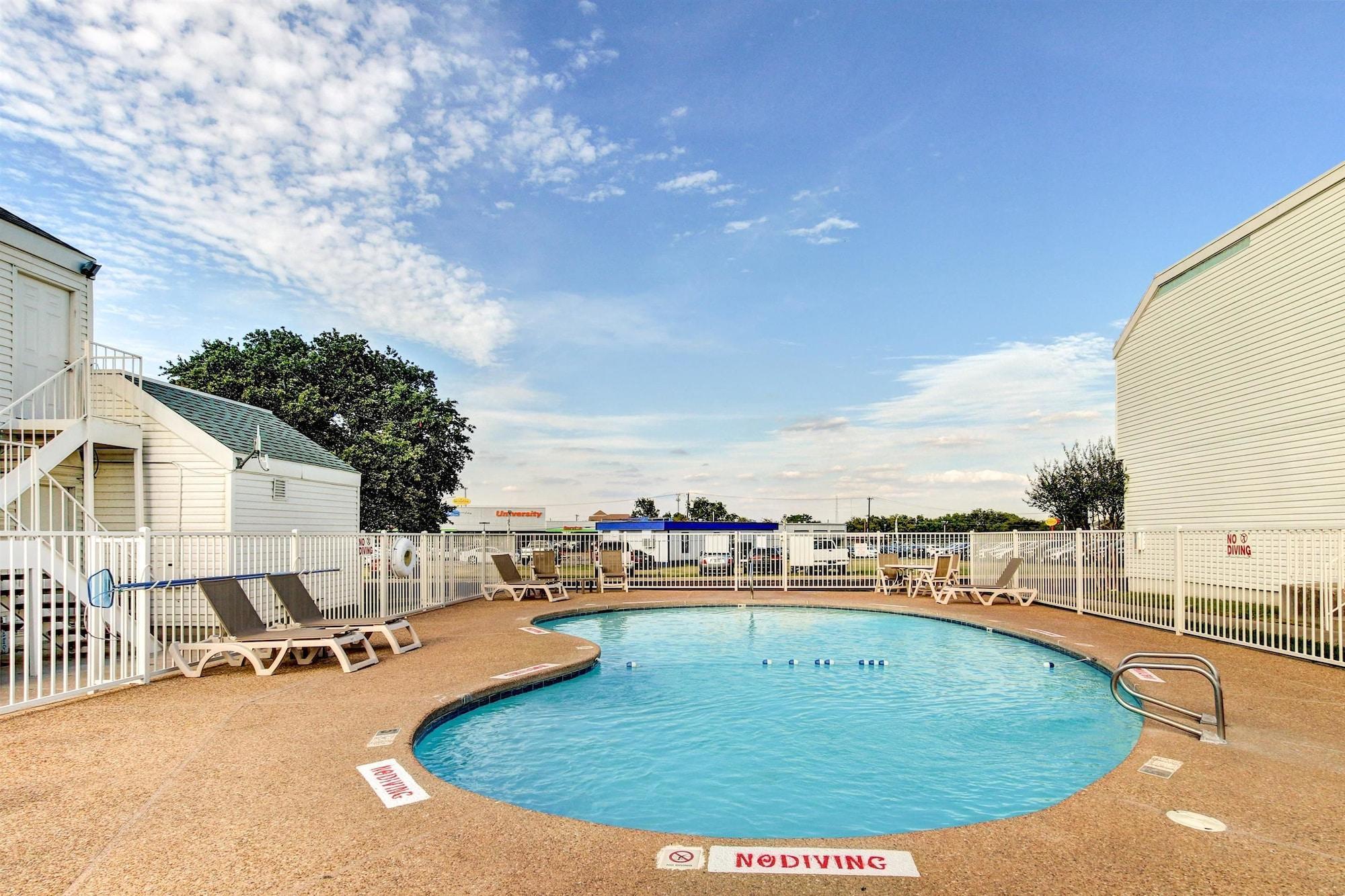 Days Inn By Wyndham Waco University Area Eksteriør billede