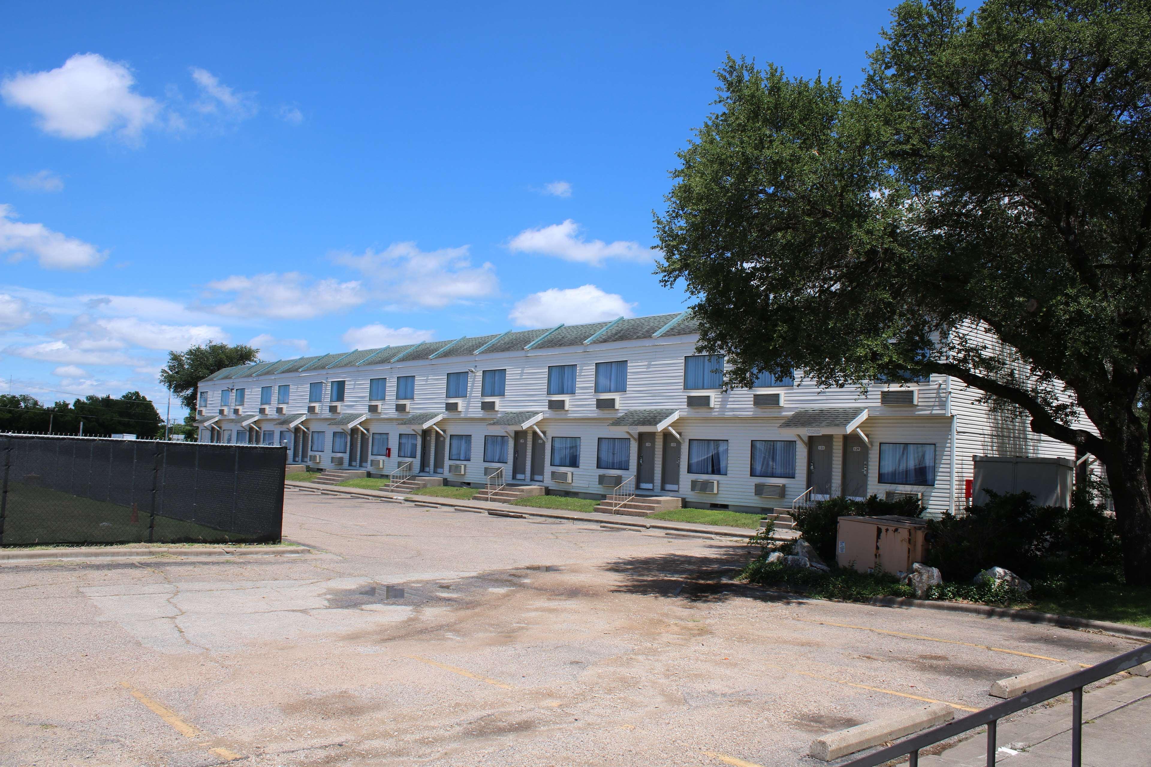 Days Inn By Wyndham Waco University Area Eksteriør billede