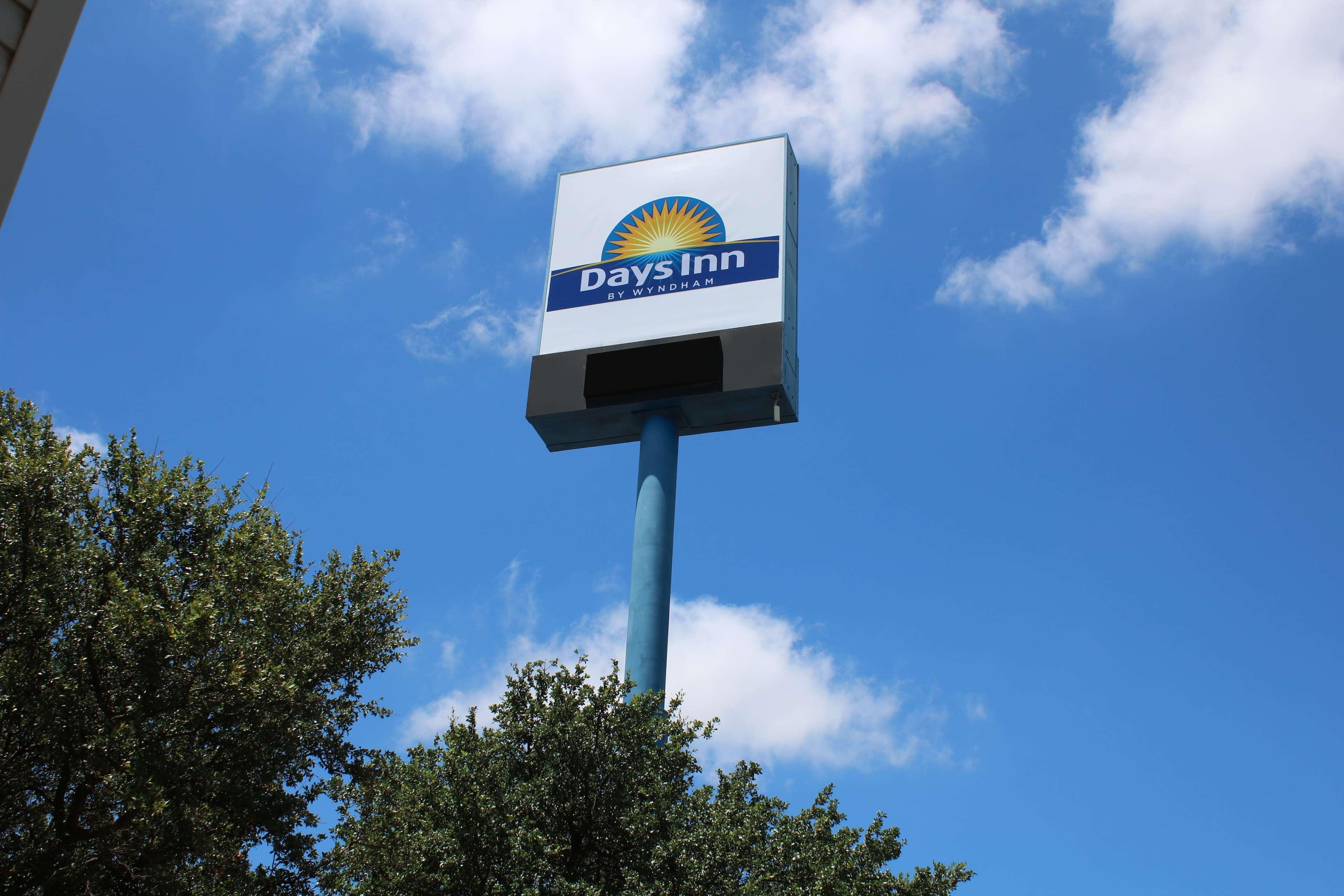 Days Inn By Wyndham Waco University Area Eksteriør billede