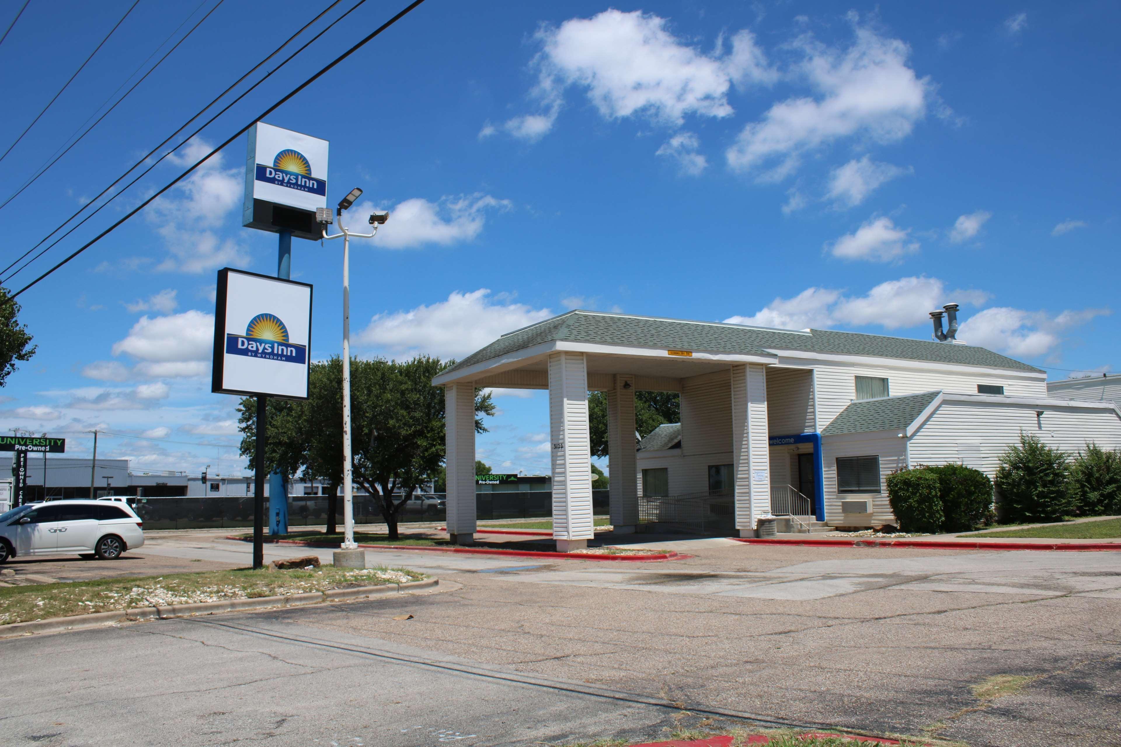 Days Inn By Wyndham Waco University Area Eksteriør billede