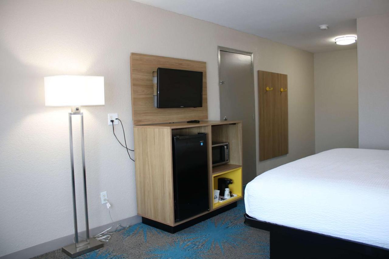 Days Inn By Wyndham Waco University Area Eksteriør billede